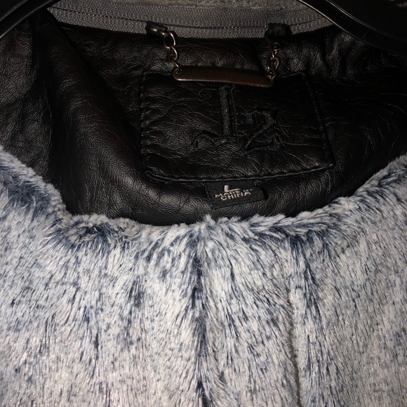 Large women’s leather coat - Picture 4 of 6